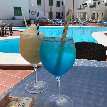 Apartman Lovely Pool View Near Beach, Luz Y Mar + Vv License *