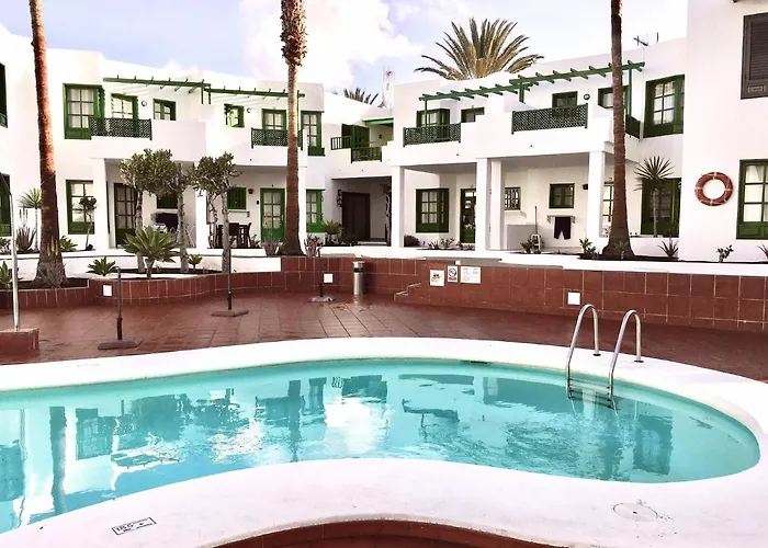 Apartment Lovely Pool View Near Beach, Luz Y Mar + Vv License *